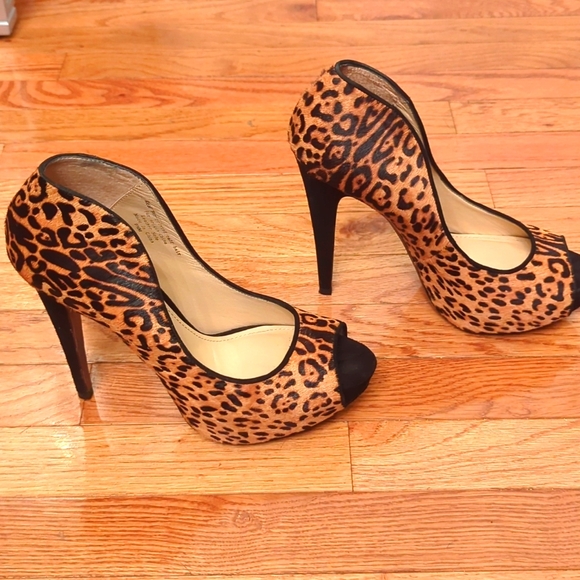 Leopard Heeled Peep toe shoe - Picture 2 of 4